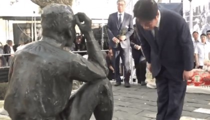 赖清德跪拜日本殖民者八田与一，妄称要对日本“饮水思源”，网红“馆长”：不肖子孙罪逆天