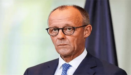 四常集体表态后，德国总理突然出手，给了高市早苗重重一击