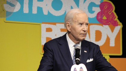 拜登痛批特朗普：上任后其家族大赚18亿美元