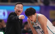 国信领导为杨瀚森带特殊礼物 刘维伟:陪你共成长