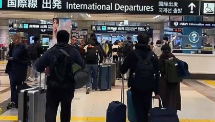 日本机场挤满了回国的人：有中国游客提前结束行程回国，整趟航班满座，还有人称已辞工返华