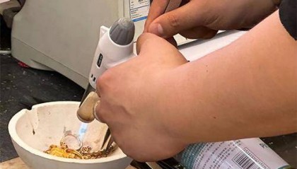 “先上车、被套住、再研究”,年轻人喜欢加入各种买金群