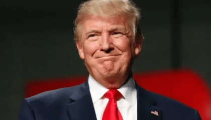 中美没谈拢？关键时刻，特朗普派人给美企传话，美75岁元老再出山