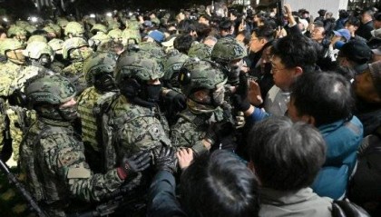 韩国紧急戒严追踪:军管司令部发布一号令 韩军无视国会决议