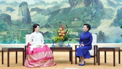 彭丽媛同韩国总统夫人金惠景茶叙