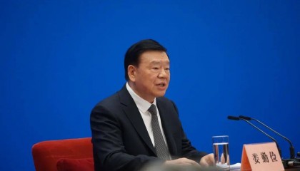 娄勤俭任大会发言人