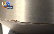 花2450元买苏泊尔电饭煲，才用了不到半年就“烂掉了”：“平常做饭很小心，做完都会用毛巾包起来的”