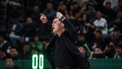 韩德君休战 杨鸣：匹配新疆强度 运气不会有第二次