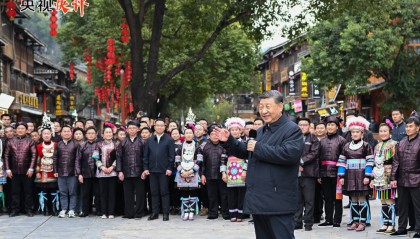 【央视快评】坚持以高质量发展统揽全局