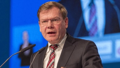 默克尔预言成真！外长取消访华，德国国内声音变了，中方这次不客气了，默茨火速对华做出保证