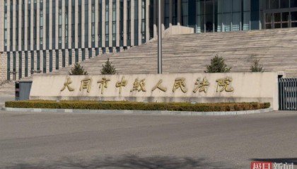 订婚强奸案男方被羁押712天二审将宣判,家属带打印机做申诉准备