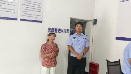 因生活琐事，男子与母亲公然用音响辱骂、诽谤妻子，双双被拘