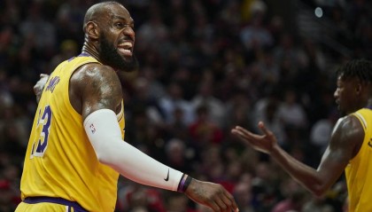 詹姆斯40+8里夫斯32分 东契奇缺阵湖人胜开拓者