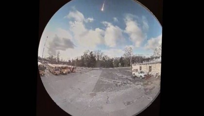 一重达7吨陨石，在美国上空解体