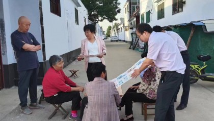 农行兖州新驿支行：走进乡村开展“反假货币宣传”活动
