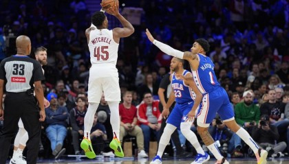 米切尔23+13+9麦凯恩空砍34分 骑士胜76人豪取13连胜