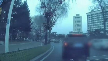 长春警方通报“路虎1分钟8次别停奔驰”：已立为刑事案件
