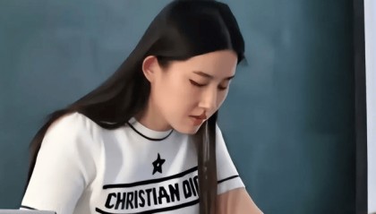 大学老师因酷似刘亦菲走红,真应了那句话:三分像她已是人间绝色