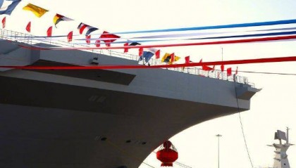 中国海军076两栖攻击舰首舰在上海下水,命名为四川舰