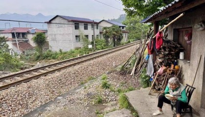 界面调查｜铁路穿村而过：一个湘西村庄与17起火车撞人事故