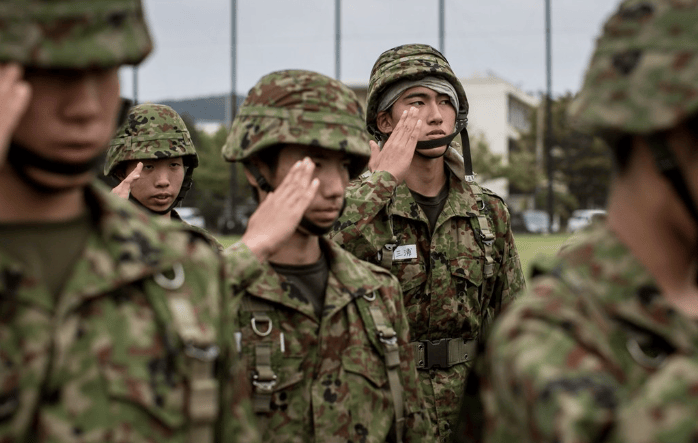 5国军舰闯台海！信号太危险，解放军3大海域实弹射击，全球紧盯