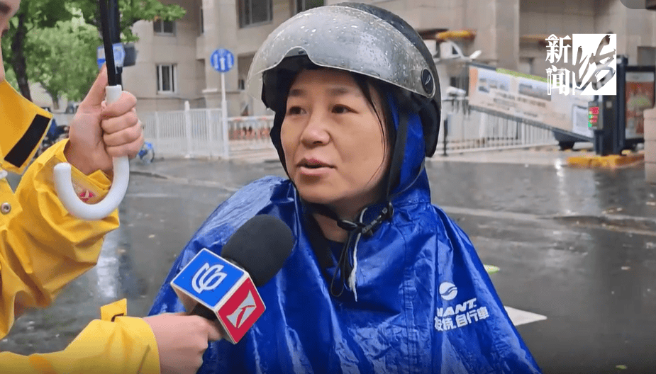 上海暴雨上热搜！有小区一时积水到膝盖，降水何时减弱？