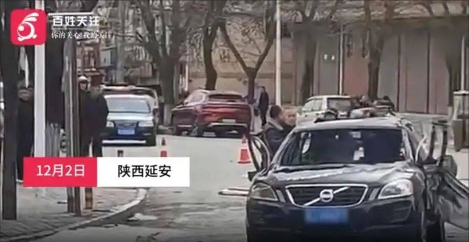 陕西一轿车拉煤气罐当街爆炸，当地回应