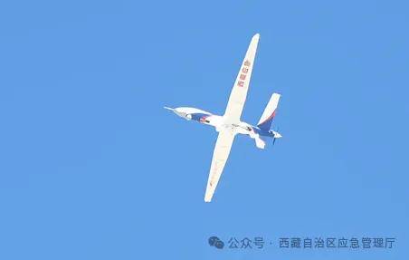 中国海拔五千米地震不到一天就有水、电和热饭，但洛杉矶好莱坞，你们就让它烧起来?