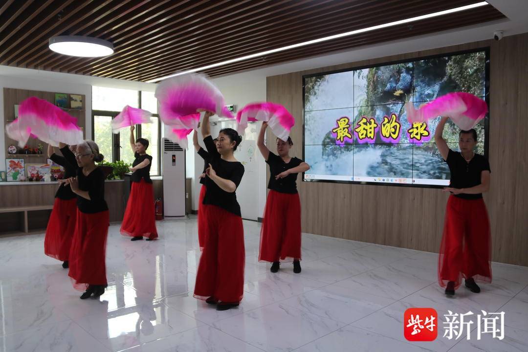 “强国复兴有我”庆八一主题活动暨“茉莉花开”文艺直通车行动在连云港凤梧社区成功举办