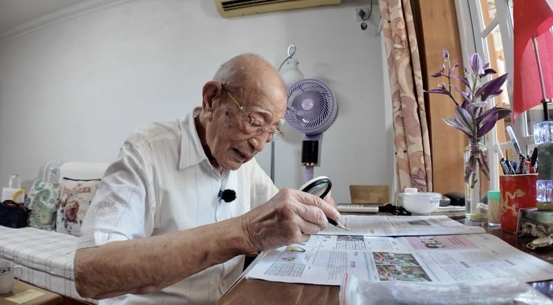 婉拒担架、徒步撤离，北京暴雨93岁老兵“硬核”转移背后的故事