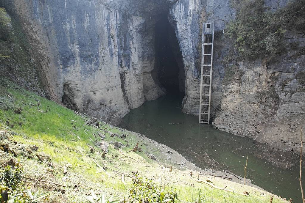 官方通报“张家界天坑有垃圾”，3个月没整治好？