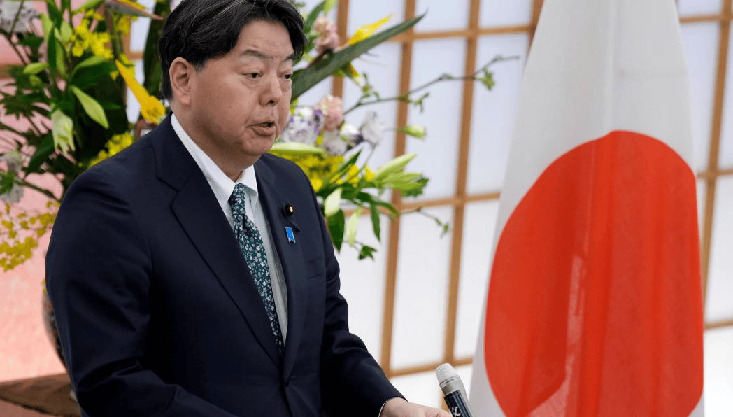 中方制裁“汉奸”石平后，日本对华连出两刀，国防部回应八个字