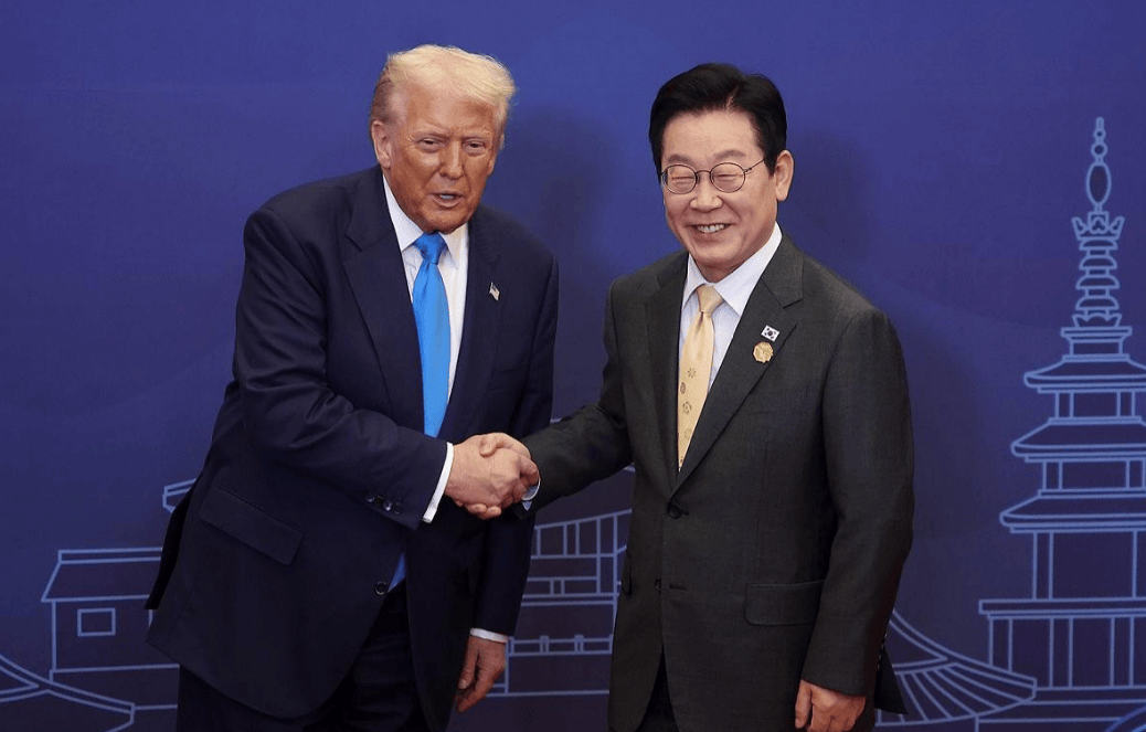 特朗普承认中美平起平坐，当面称中方不好对付，中方只说了12个字