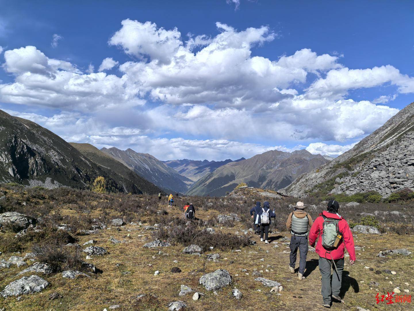 川西登山徒步乱象调查①丨重走党岭高反女孩徒步路线:山高路险!有团队未带食物,报警多是迷路