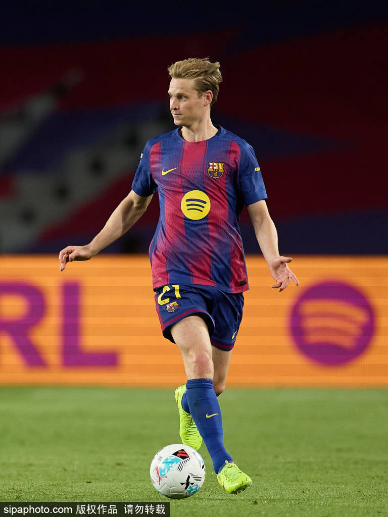 梅西突访巴萨旧主场,球员集体点赞!回归悬念引发热议