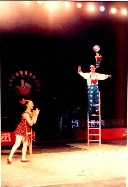 一级演员李春来表演时突然倒地，送医后不治身亡