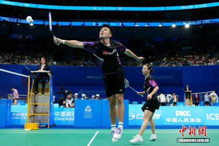 （粤港澳全运会）何冰娇不敌陈雨菲 含泪告别十五运会羽毛球单项赛