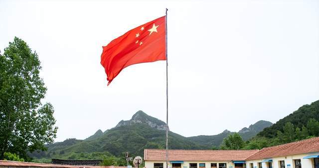 “民族英雄”泽连斯基的背后,站着一大批中国人