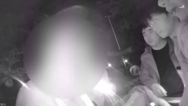 扬州一女子刷短视频惹祸:偷偷去银行取了6万现金,结果……