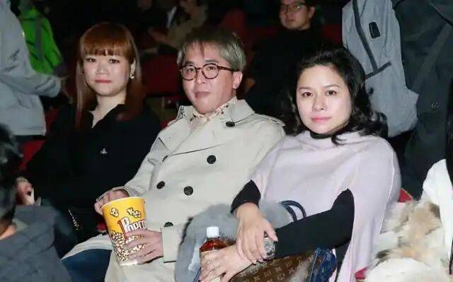 考古|港圈富二代曝被百名女星投怀送抱？交往3个女友雨露均沾，他是现代韦小宝
