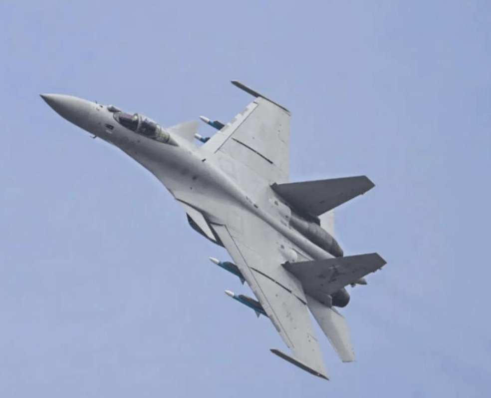 日本丢脸丢大了，F15战机挑衅辽宁舰，还没看见歼15T，就被雷达锁定！
