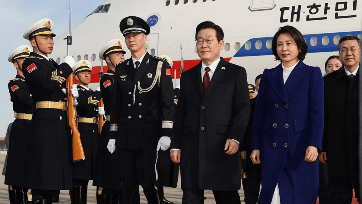 李在明专机抵京,没有着急和中方见面,而是先去了另外一个地方