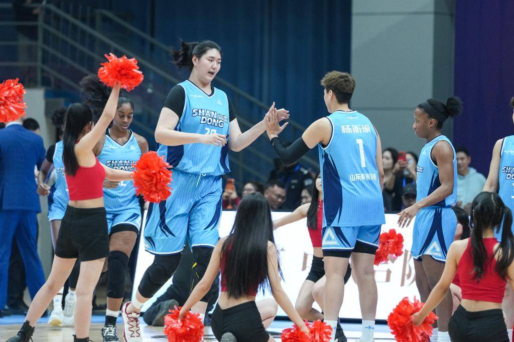 小巨人张子宇迎来WCBA首秀 替补出场15分6板助山东取胜
