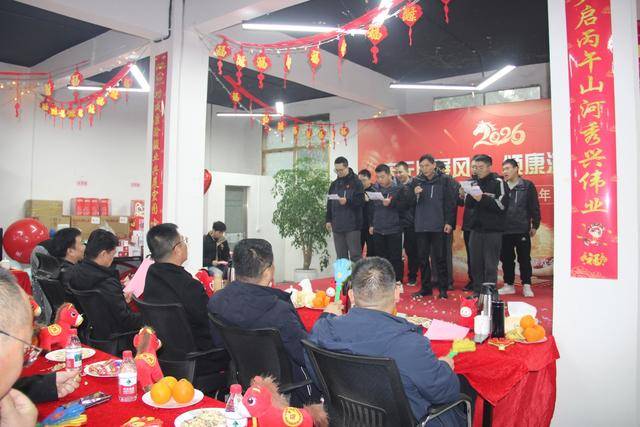“工地春晚”迎新年