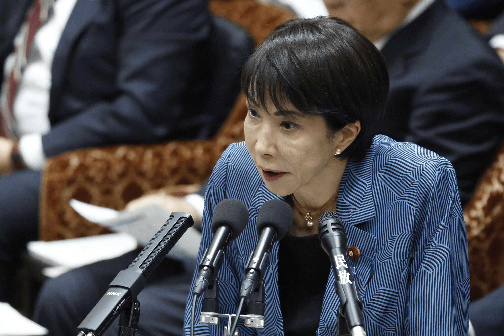 中国对日出口管制生效5天后，高市早苗对中国倒打一耙，强调“坚决不能容许”！