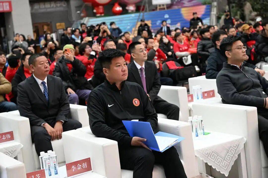 辽宁铁人足球俱乐部与盛京百货、海粮集团签署战略合作协议