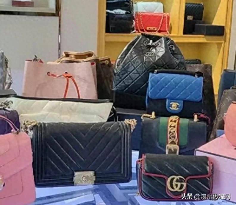 为换新手机，长沙15岁少女将家中13万的奢侈品贱卖9300元，其母：对于对方是否是未成年人，回收平台没审核