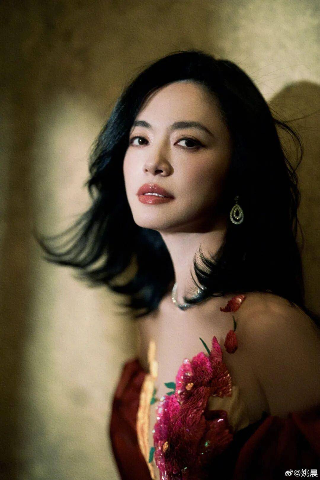 姚晨曹郁官宣离婚:多年前结束了婚姻关系,考虑当时孩子年幼,未对外公布,以后是家人一样的朋友
