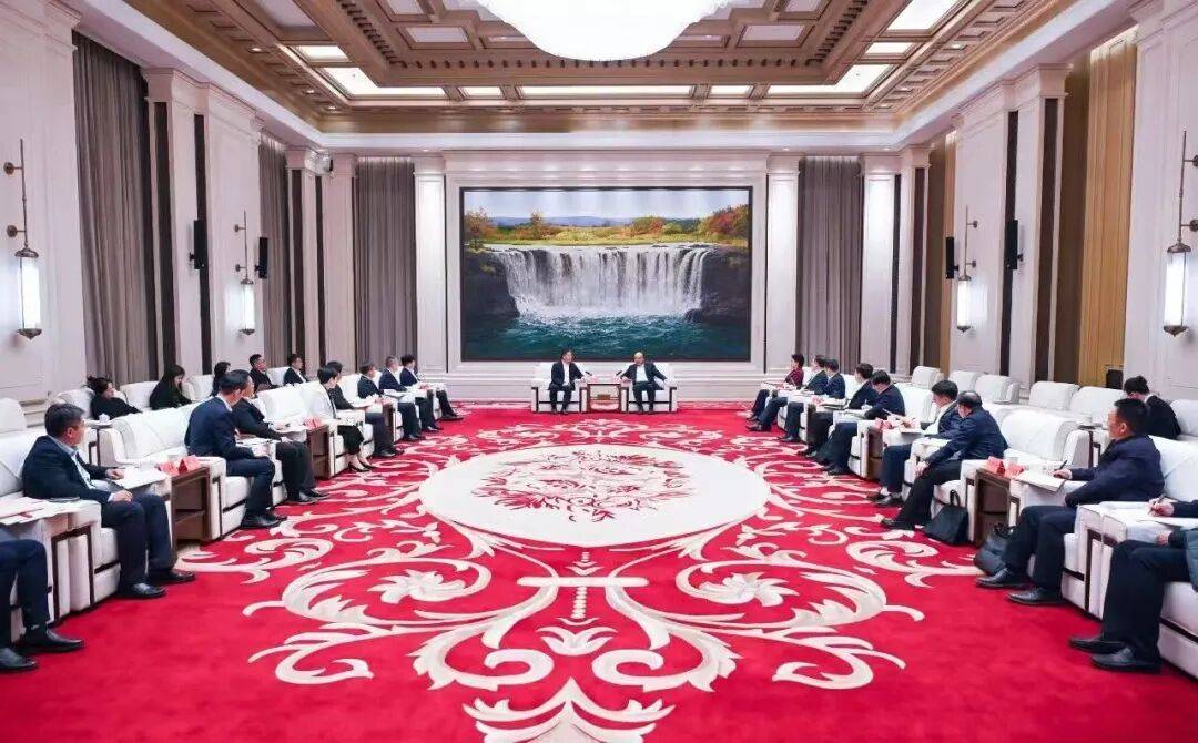 多位省委书记、省长会见刘强东，有一个重要关键词