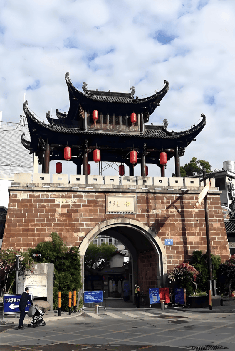 紧急叫停!深圳网红景区:相关物料已撤下!曾向游客有偿开放,部门回应